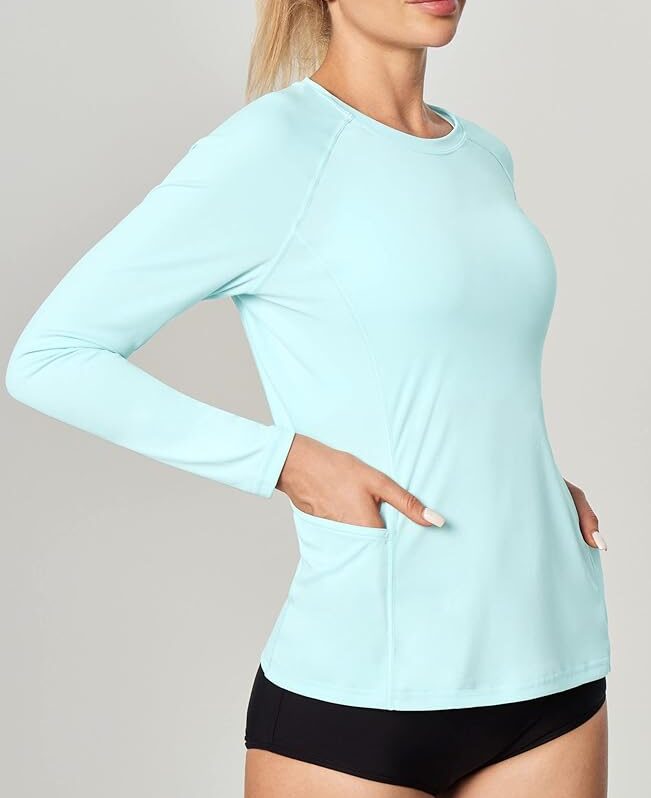 Blusa deportiva de playa para mujer color azul celeste con manga larga y diseño cómodo