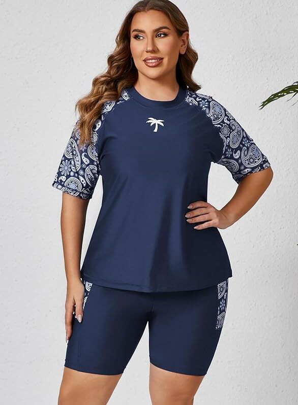Blusa deportiva azul para mujer con manga corta y diseño moderno para playa y piscina